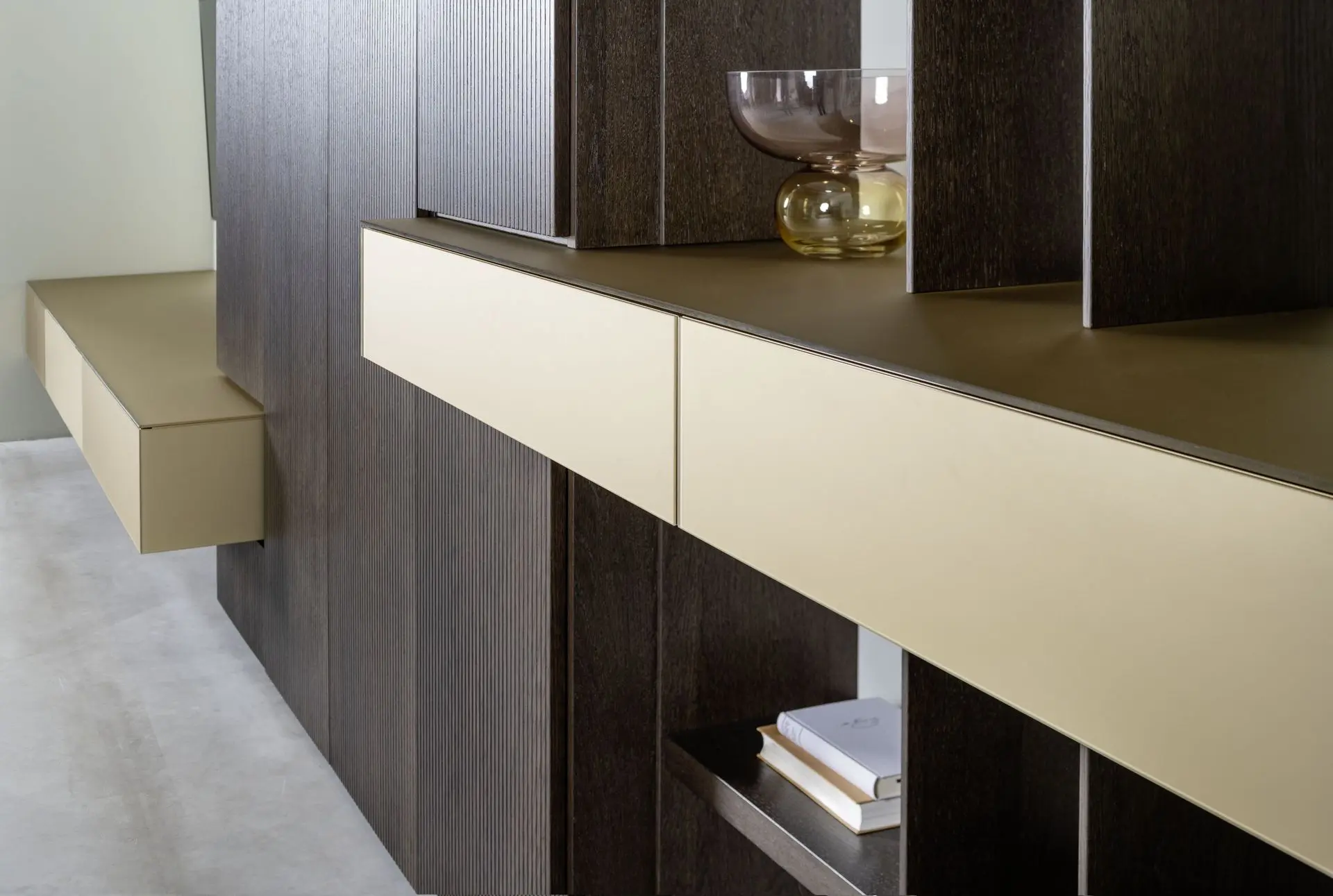 Sudbrock Wandregal Cubo mit Dopamin Design in Gelb